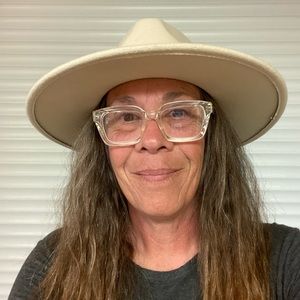 Meet your Posher, Stephaniie